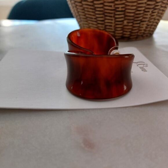 J. Crew Chunky Concave Hoop Earrings Warm Sepia Tortoise NWT Italian - Picture 8 of 9